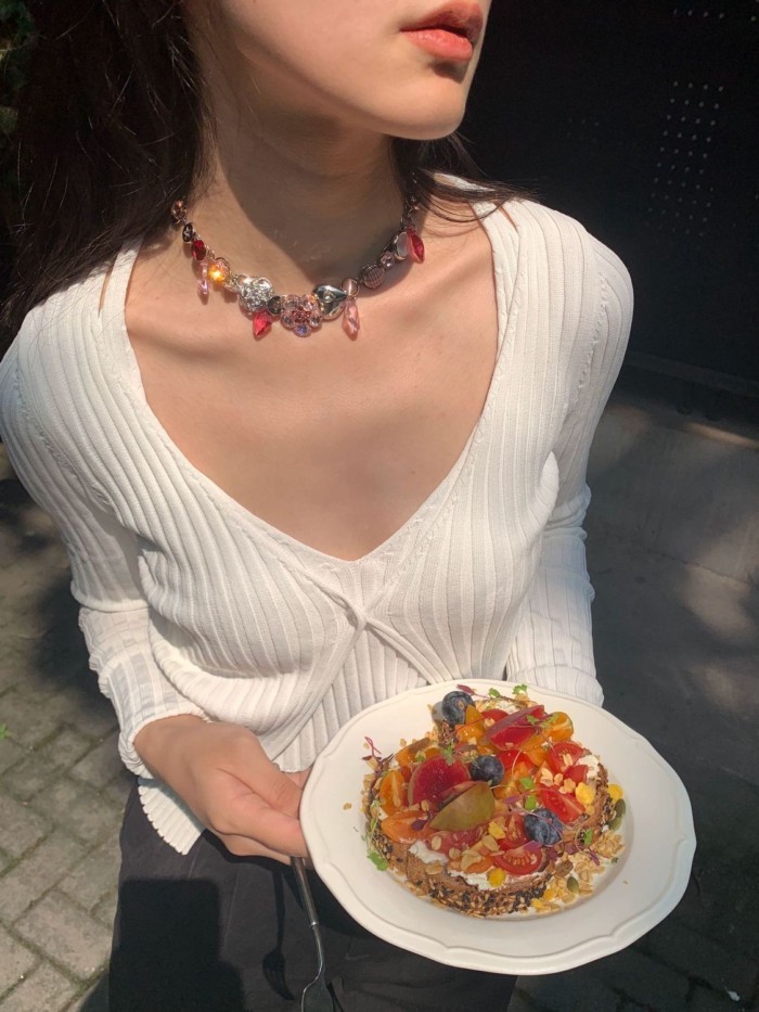สร้อยคอคริสตัลกลีบสีชมพู Niche แฟชั่นบุคลิกภาพย้อนยุคสีสันสดใส