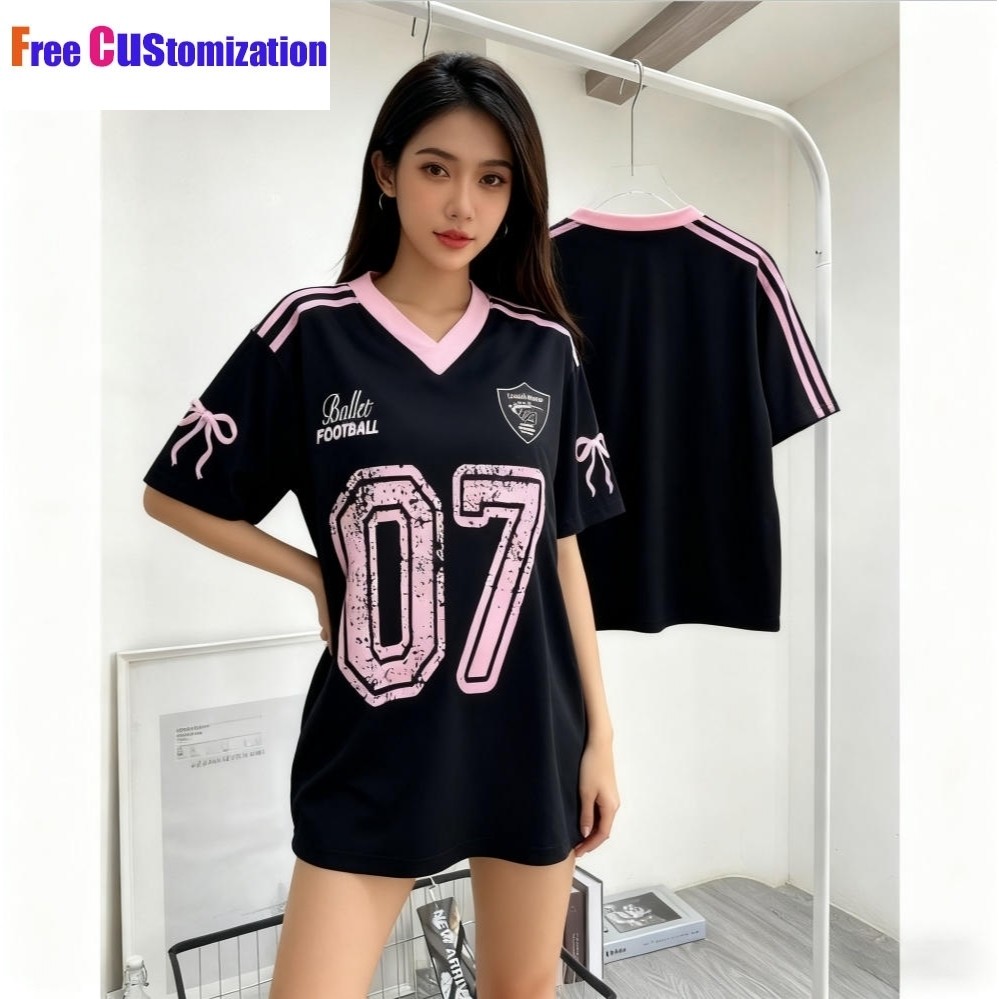 Free Custom ชื่อและหมายเลขBlack และสีชมพู Scheme หมายเลข 07 เสื้อฟุตบอลขนาดใหญ่สไตล์อเมริกันไหล่ Patch เสื้อยืดแขนสั้นผู้หญิงฤดูร้อนเงินครึ่งแขน