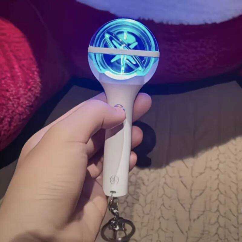 C New 13Cm Katseye Mini Lightstick Flashlight Cute Daniela Yoonchae Lara Flash Light Keychain Lumin