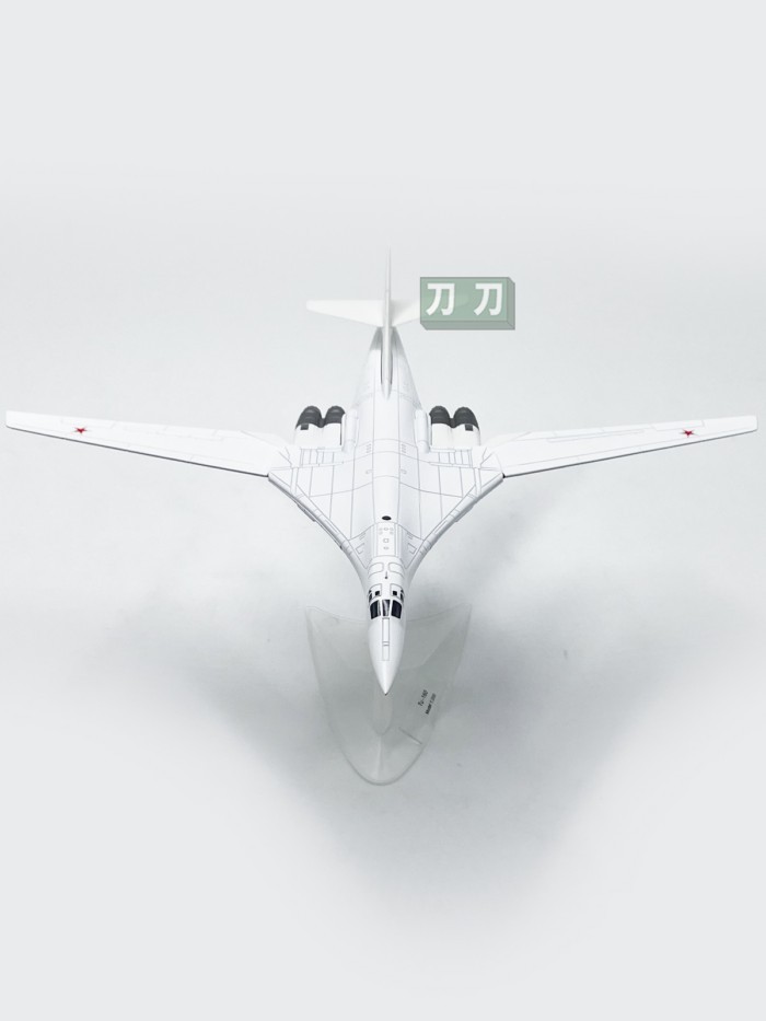 1: 200 รัสเซีย Tu 160 รัสเซีย TU160 Remote Strategic Bomber เครื่องบินรุ่นเครื่องประดับ AMER