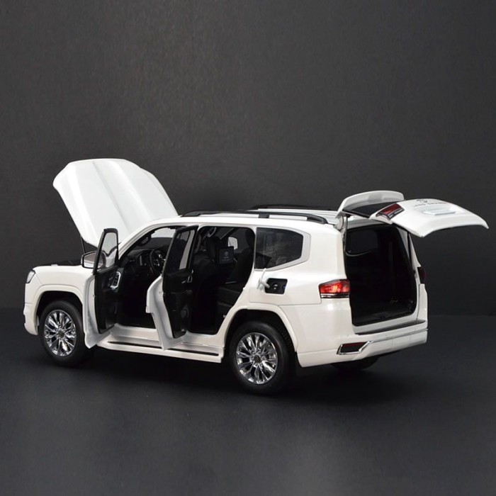 LCD 1: 18 สีขาว Toyota Land Cruiser Land Cool Road Ze LC300 ZX โมเดลรถโลหะผสม