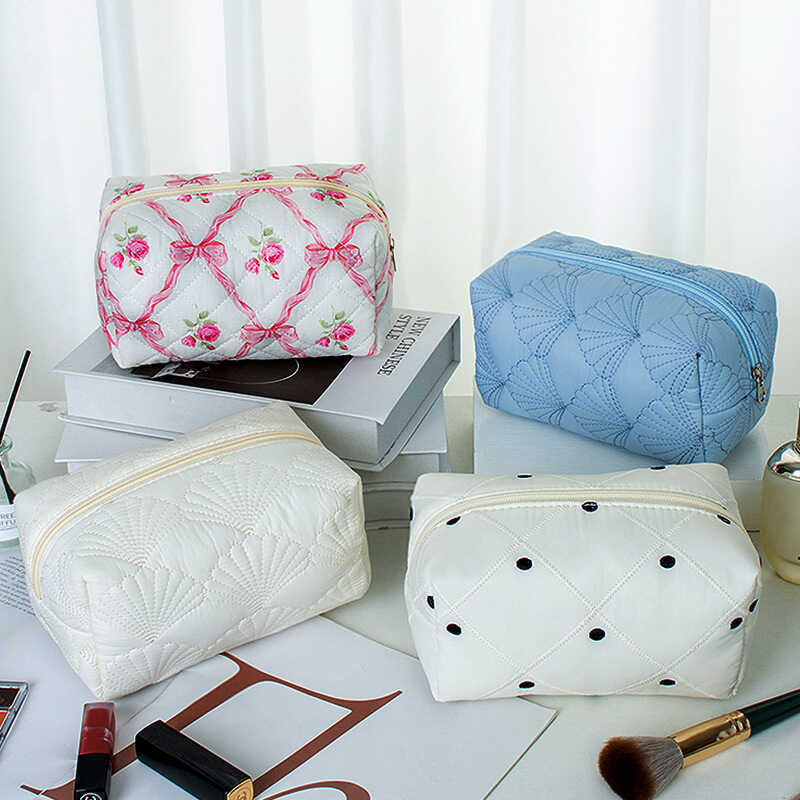Creative กระเป๋าเครื่องสําอางน่ารักขนาดใหญ่-ความจุ High-End Palace สไตล์ Quilted Storage กระเป๋าแบบพ