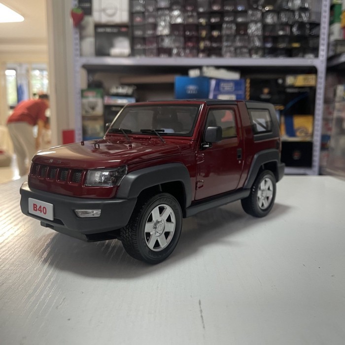 1: 18 Beijing Car North Car Jeep BJ40 รุ่นสองประตูรถออฟโรดรุ่นรถสีแดง