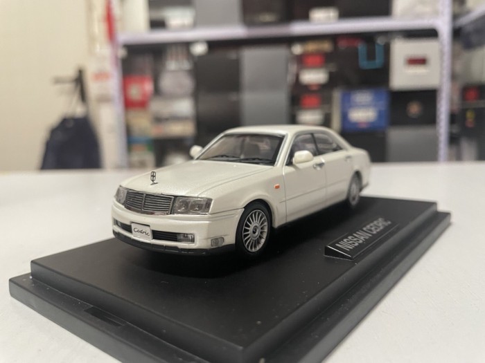 1: 43 MTECH M4 Nissan Duke King Nissan Cedric Y34 VIP Car Model สีขาว