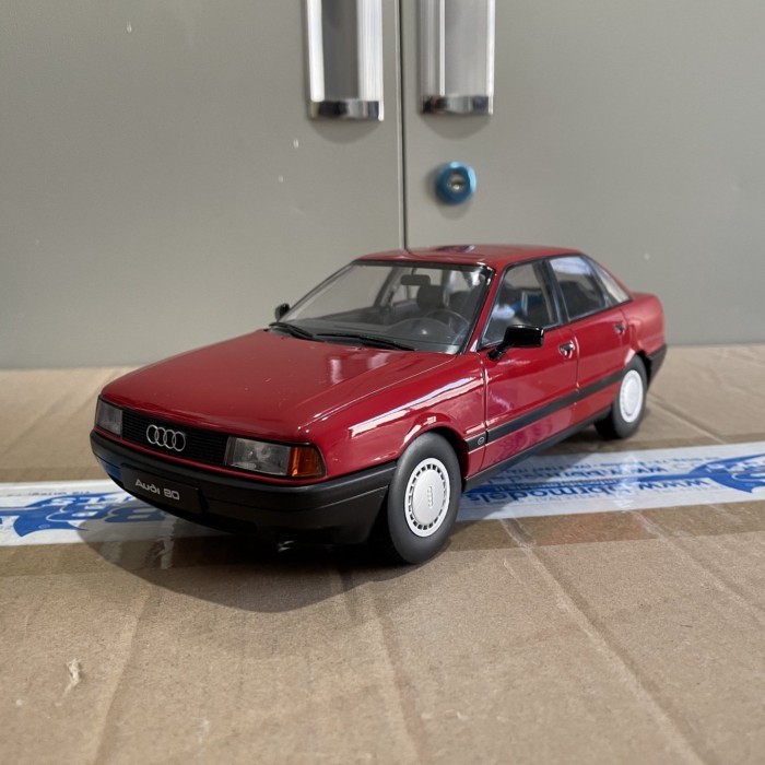 1: 18 Triple9 T9 Audi Audi 80 B3 1989 โมเดลรถซีดาน สีแดง