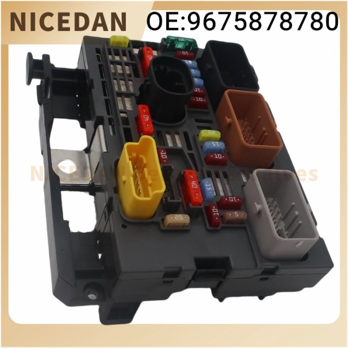 9675878780 BSM R06 Fuse Box For PEUGEOT 308 I (4A_, 4C_) 1.6 HDi 2009-2014 Cars accessories