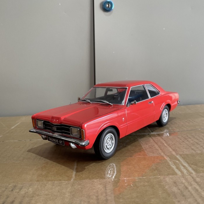 1: 18 KK FORD FORD Taurus รถสปอร์ต TAUNUS GT COUPE 1971 รถรุ่นสีแดง