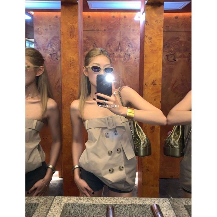 Have you Design Khaki French Vacation Tube Top ผู้หญิงฤดูร้อนรูปแบบใหม่ Design Niche เสื้อแขนกุด