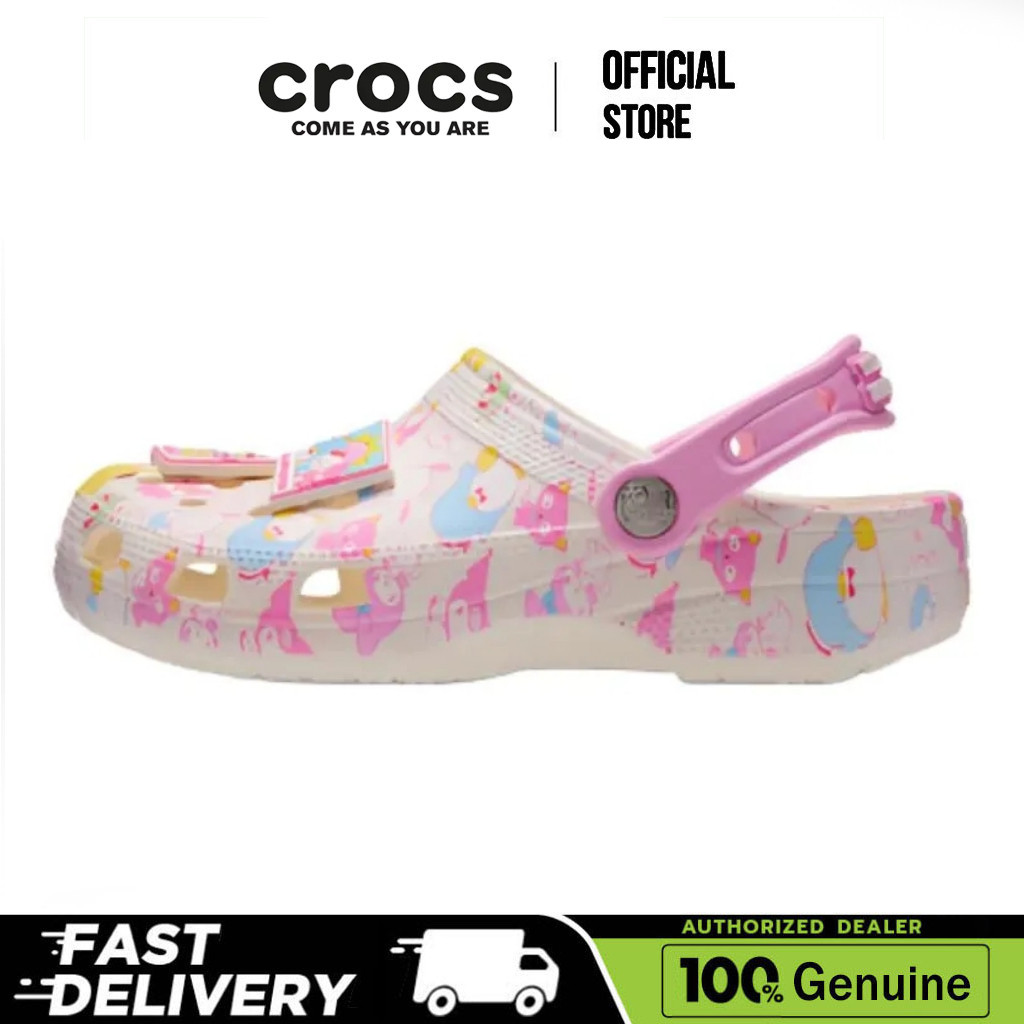 【100% Genuine】Crocs Hello Kitty Pink Classic Slippers Commuter Daily Hole Shoes Men and Women Pink