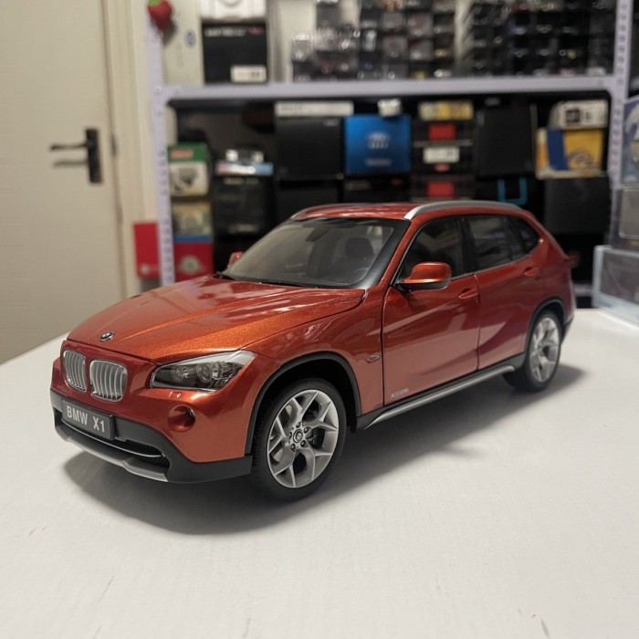 1: 18 KYOSHO BMW BMW X1 E84 xDrive 28i รถ SUV สีส้ม