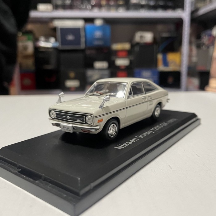 1: 43 Norev Nissan Sunny Nissan Sunny 1200 GX 1970 รถรุ่น สีขาว
