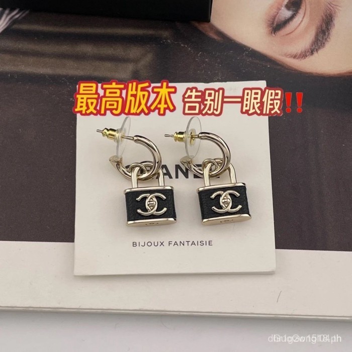 Chanel Fragrance House25A Exclusive Handmade Workshop Collection ต่างหูล็อคเล็กหนังสีดํา 216600