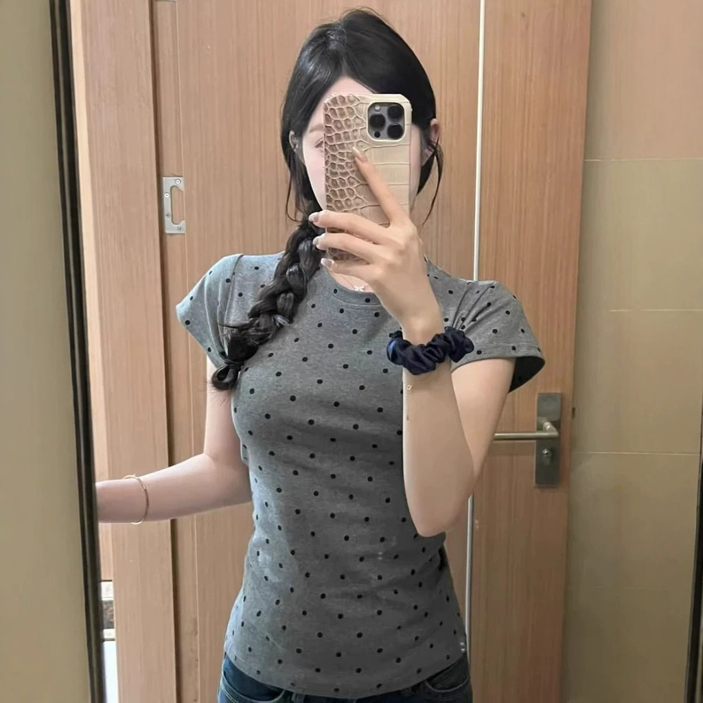 สีเทาลายจุดด้านหน้าไหล่แขนสั้นเสื้อยืดผู้หญิงฤดูร้อนสไตล์ใหม่ผ้าฝ้ายแท้ออกแบบ ซอก บาง-พอดี สาวร้อน