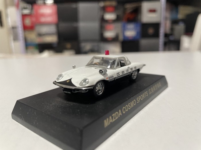1: 64 KYOSHO KYOSHO Mazda Mazda COSMO รถตํารวจญี่ปุ่นรุ่นรถอัดขึ้นรูปฮิโรชิมะ