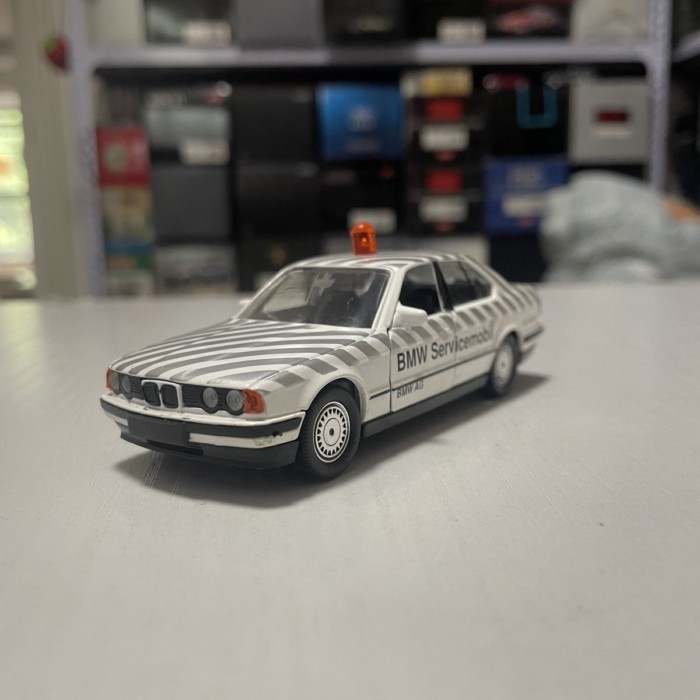 1: 43 Schabak Schabak BMW BMW 535i E34 Sedan Rescue Service Car Model
