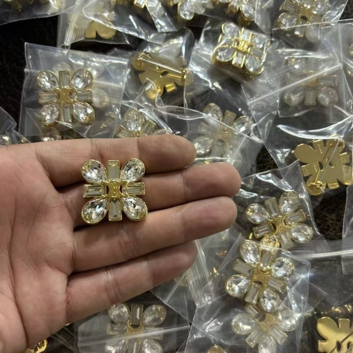 ZI9N Ce**ne 2025New autumn and winter four-leaf clover diamond-studded flower simple brooch, elegan