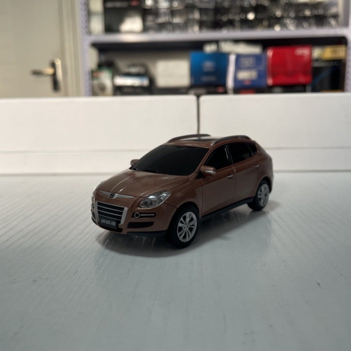 1: 43 โรงงานเดิม Dongfeng Yulon LUXGEN Big 7 LUXGEN U7 SUV พลาสติกดึงกลับรถสีน้ําตาล