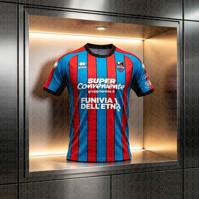 26-27 ใหม่ คาทาเนีย แฟชั่นสไตล์ด้านบนเสื้อฟุตบอลกีฬาสไตล์ 3ง ดิจิตอลผู้ใหญ่ผู้ปกครองเด็กแขนสั้นครอบครัว ผู้ชาย เสื้อยืด ท็อปส์