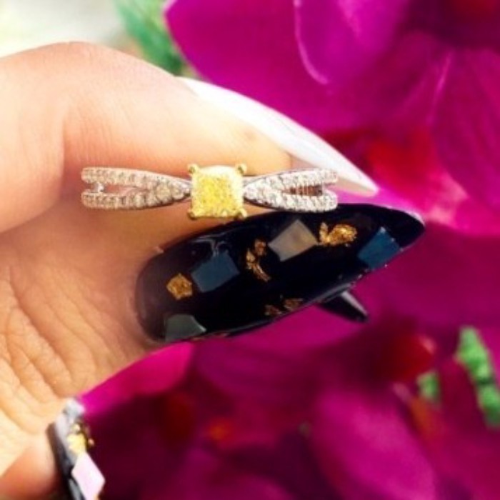 Fancy yellow Diamond Ring 0.31ct VS2