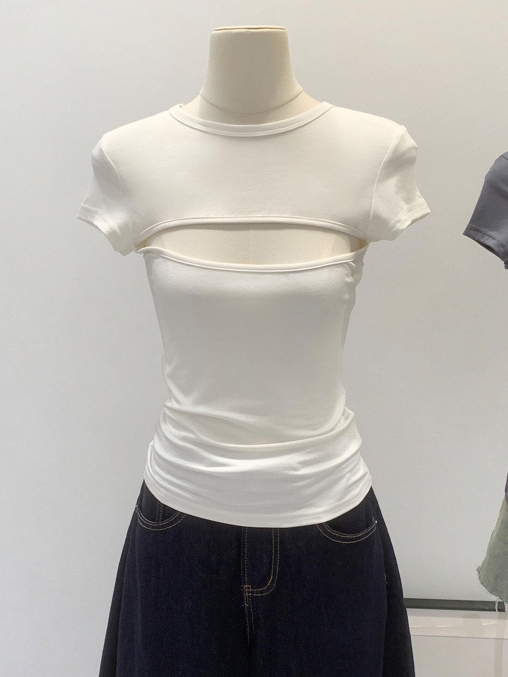 เสื้อยืดแขนสั้นสกินนี่ยืดคอกลมกลวงเซ็กซี่ 102146
