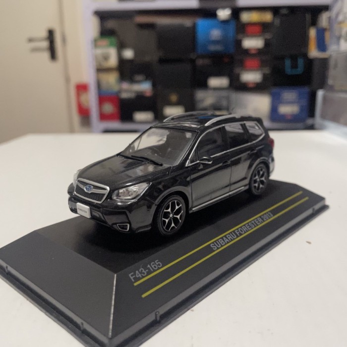 1: 43 FIRST Subaru Forester Subaru Forester 2013 รถรุ่นสีดํา