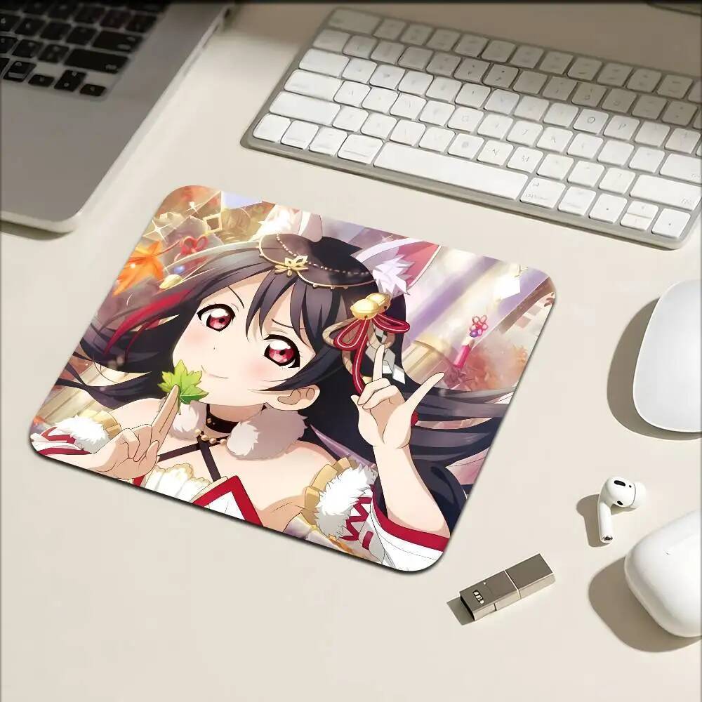 Yazawa Nico Love Live School Idol Mousepad Small LockEdge แผ่นรองเมาส์สําหรับนักเล่นเกมแผ่นรองโต๊ะคอ