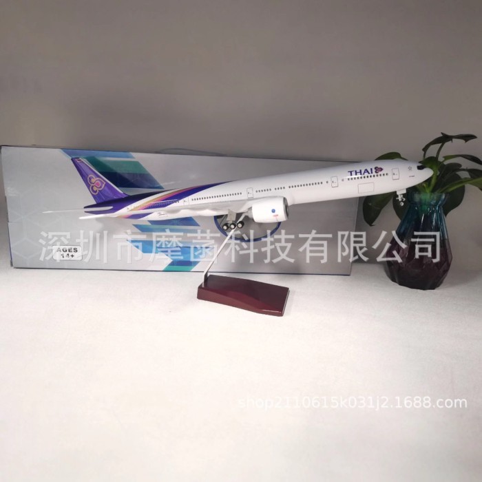Thai Airlines 777Scale 1: 157 47cm B777 เครื่องประดับโมเดลเครื่องบินไทยพร้อมไฟและล้อออกจากรุ่นพิมพ์
