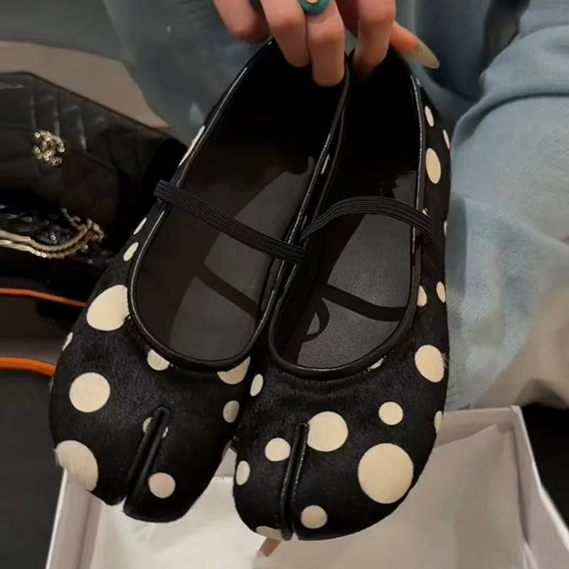 ของแท้หนัง Polka Dot Horsehair แยก Toe Mary Jane ปากตื้นรองเท้า Flat-Soled หมูกีบรองเท้า All-Match Com