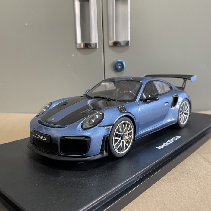 1: 18 GT Spirit PORSCHE PO 911 GT2 RS 991.2 รถรุ่นสีน้ําเงิน