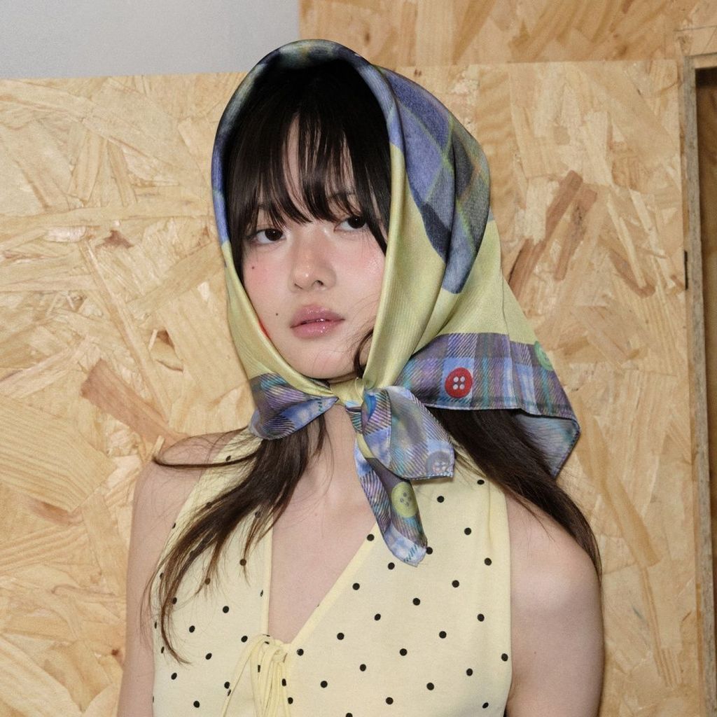 Y2k ผ้าพันคอสี่เหลี่ยมผ้าพันคอผ้าไหมฤดูใบไม้ผลิฤดูร้อนสไตล์ใหม่สาวร้อน Headscarf All-Match ตกแต่งผ้าพันคอ