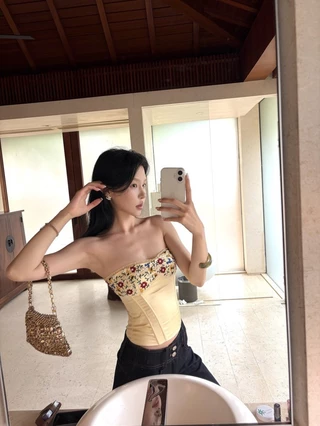 ลูกไม้ปักก้างปลาหลอดด้านบนหญิงฤดูร้อนสาวร้อนอารมณ์เอวแคบแขนกุดสั้นด้านบน