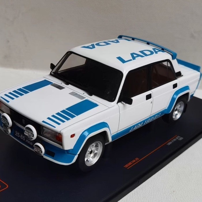 IXO 1/18 LADA 2105 VFS 1983 LADA รถรุ่นไม่เปิดประตูไม่ Steer