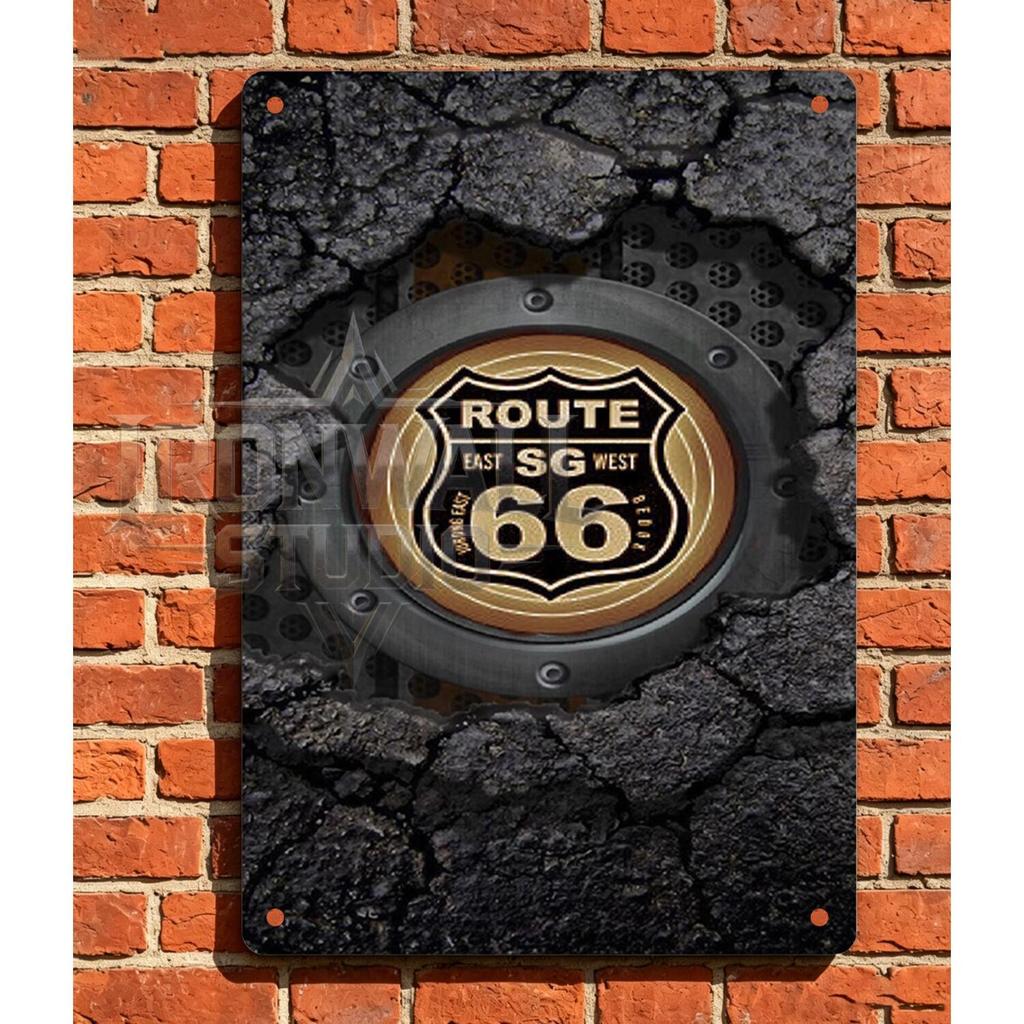 Cracked เส้นทางยางมะตอย 66 ป้ายโลหะป้าย Gold & Black Shield ฝังบนพื้นแตก - Hardcore Biker Garage Wal
