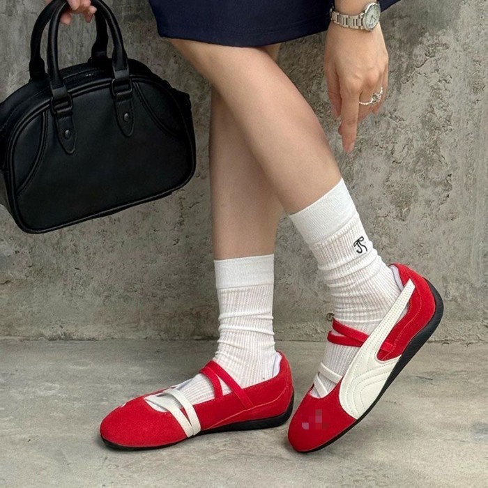 [618 ส่วนลดต้น] Rose Same Style Racing Ballet Shoes Retro Low-Top Womens Shoes All-Match Casual Thin