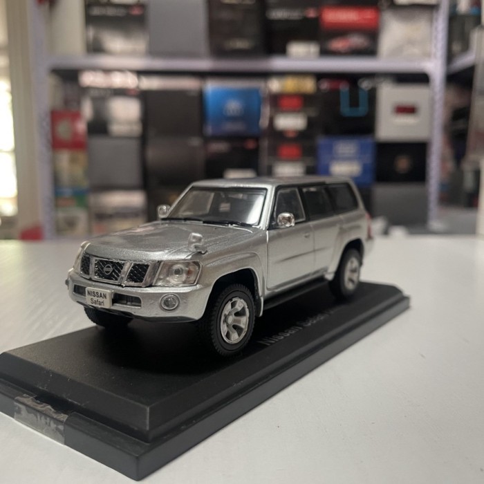 1: 43 Norev Nissan Safari Patrol Y61 รถออฟโรดรุ่น สีเงิน
