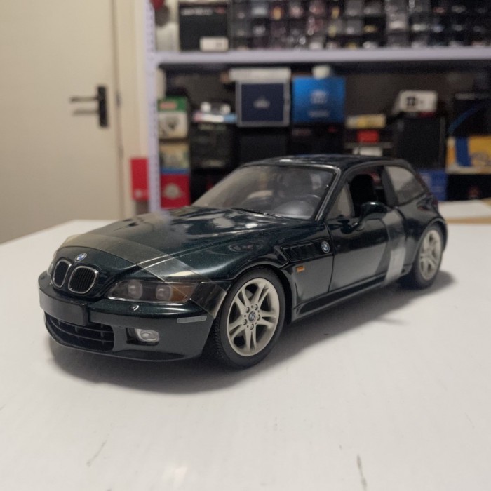 1: 18 UT BMW BMW Z3 Coupe E36 2.8 Two-Door Hard Top Sports Car Model สีเขียว