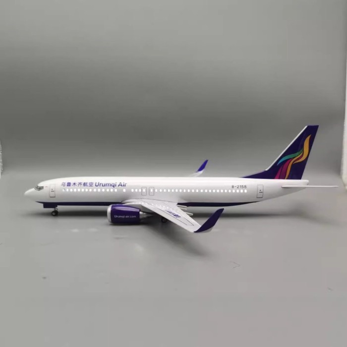 47 ซม.B737-800 Urumqi AirScale 1: 85 Urumqi Airlines พร้อมไฟล้อผู้โดยสารเครื่องบิน Limited Edition ร