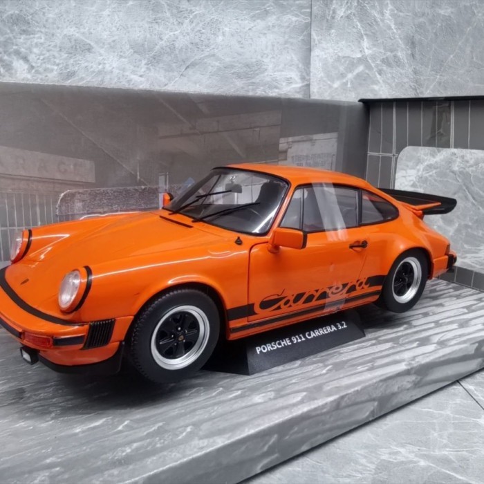 SOLIDO 1/18 PORSCHE 911 CARRERA 3.2 1984 PORSCHE รถรุ่น