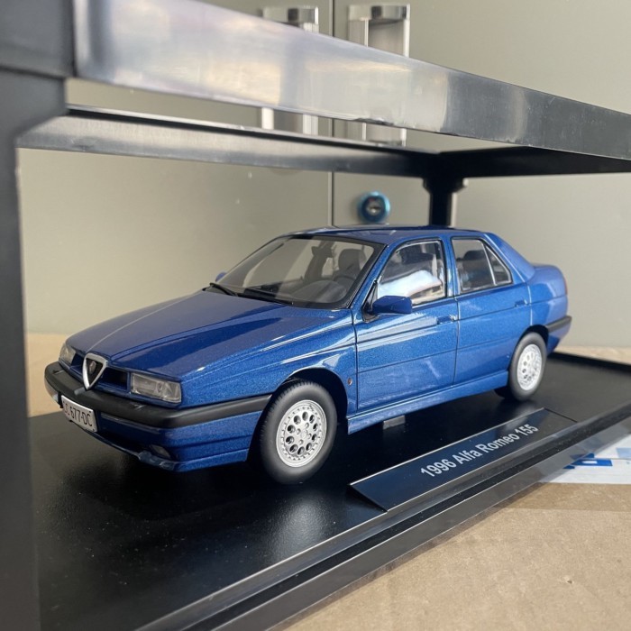 1: 18 Triple9 Alfa Romeo Alfa Romeo 155 1996 รถรุ่นสีน้ําเงิน