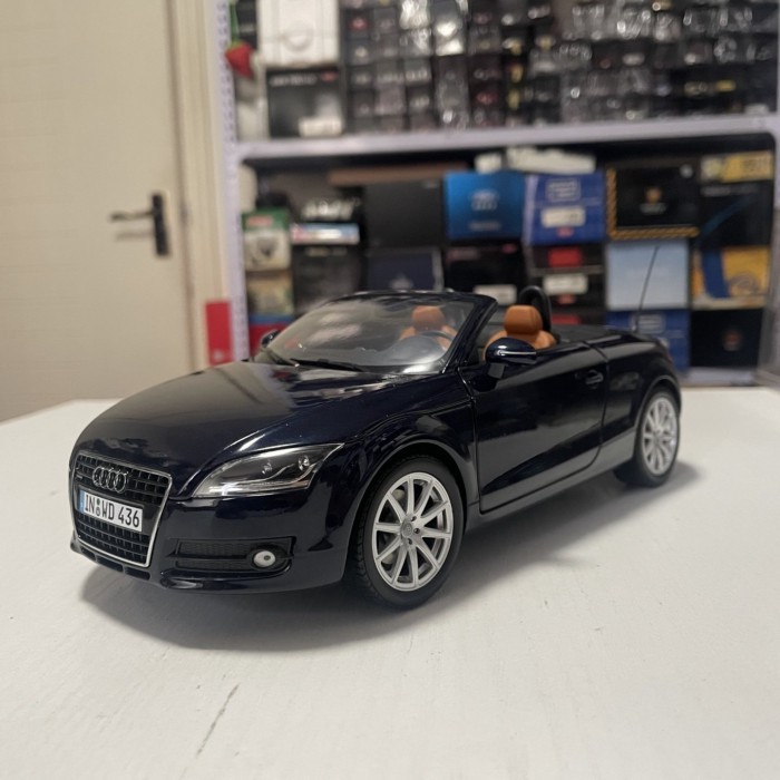 1: 18 Mini Cut Audi Audi TT Roadster 2006 Convertible Sports Car Model สีฟ้า