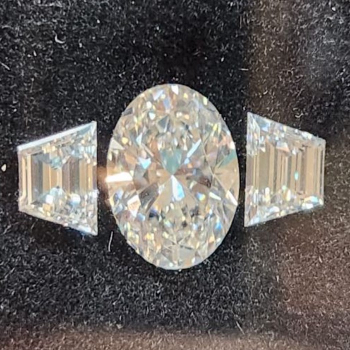 เพชรแล็บ Fancy Shape Lab Diamond set - 3 stone Lab Diamond ring set ( 2 ct D VVS1 Oval, Trapezoid D