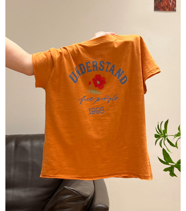 เสื้อยืดแขนสั้นลําลองพิมพ์ลายตัวอักษรสีส้ม 101486