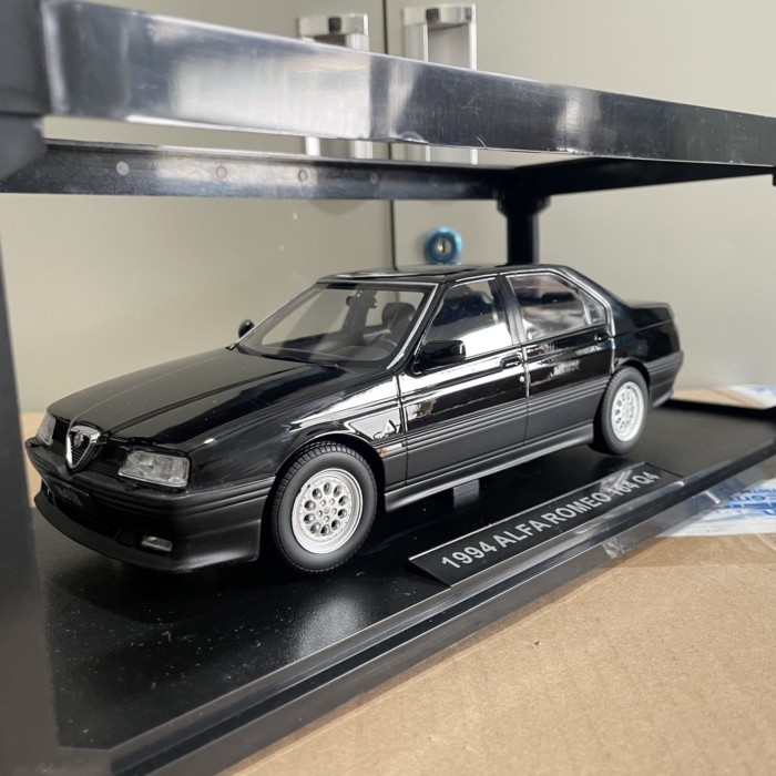 1: 18 Triple9 Alfa Romeo 168 Alfa Romeo 164 1994 รุ่นรถ สีดํา
