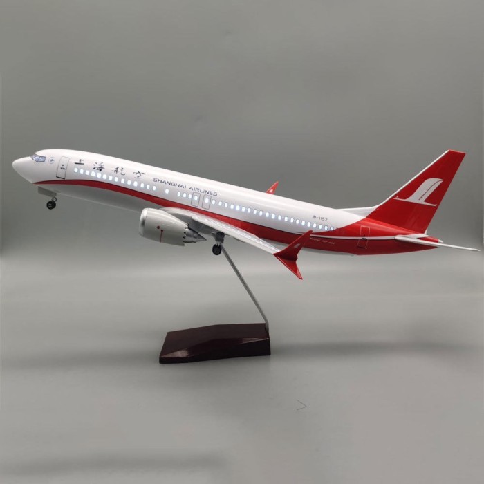 Shanghai Airlines B737MAX8 Shanghai 737 Airlines รุ่น 47 ซม.พร้อมสายรัดล้อ Landing Stand Airliner รุ