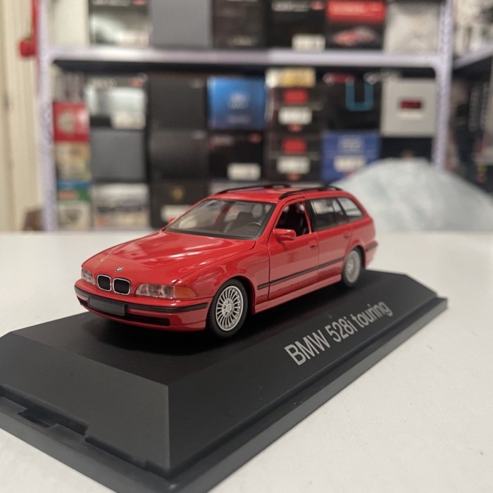 1: 43 Schoco BMW BMW 5 Series Touring Car E39 528i Touring Car Model สีแดง