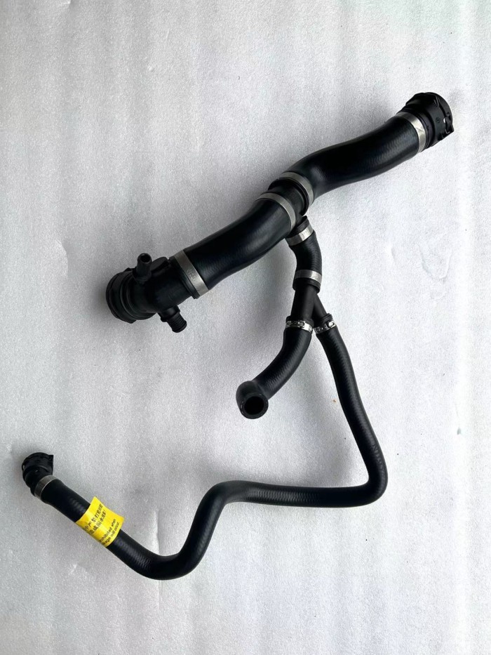 The Upper Hose Is Suitable For Rolls-Royce Ghost 17127604913