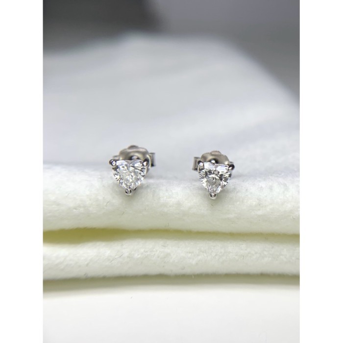 Diamond Delights  ต่างหูเพชรทรงหัวใจ Heart Diamond Stud Earrings (Lab Grown)