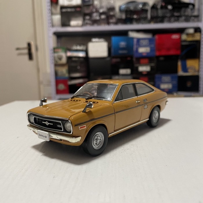 1:24 Pit-Road Nissan Sunny 1200 Coupe GX 1972 B110 汽车模型