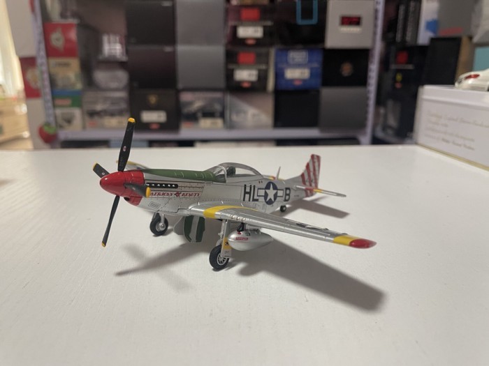 1: 72 โมเดลเครื่องบินรบ Aeroart P51D Mustang American Mustang