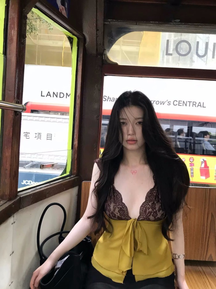 ขิงลูกไม้เย็บโบว์ยกทรงผู้หญิงฤดูร้อนสไตล์ใหม่เอวแคบด้านในด้านบน